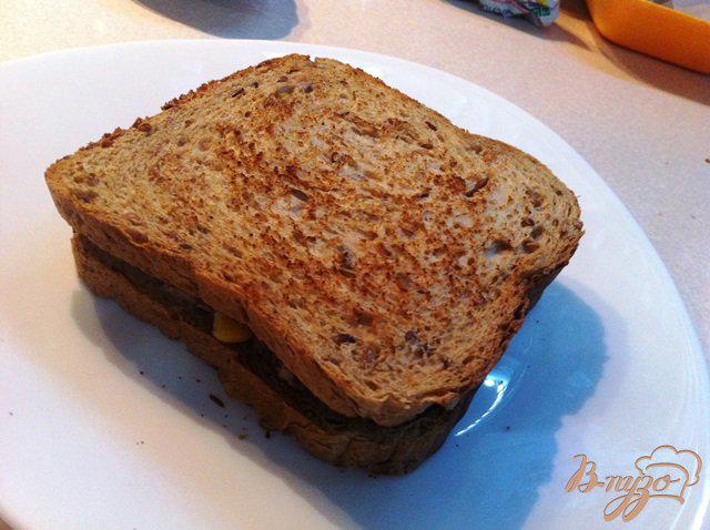 Фото приготовление рецепта: Клаб-сэндвич с тунцом шаг №10
