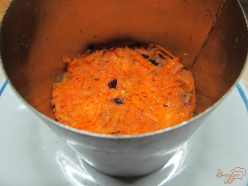Фото приготовление рецепта: Салат из мяса индейки свеклы и моркови шаг №6