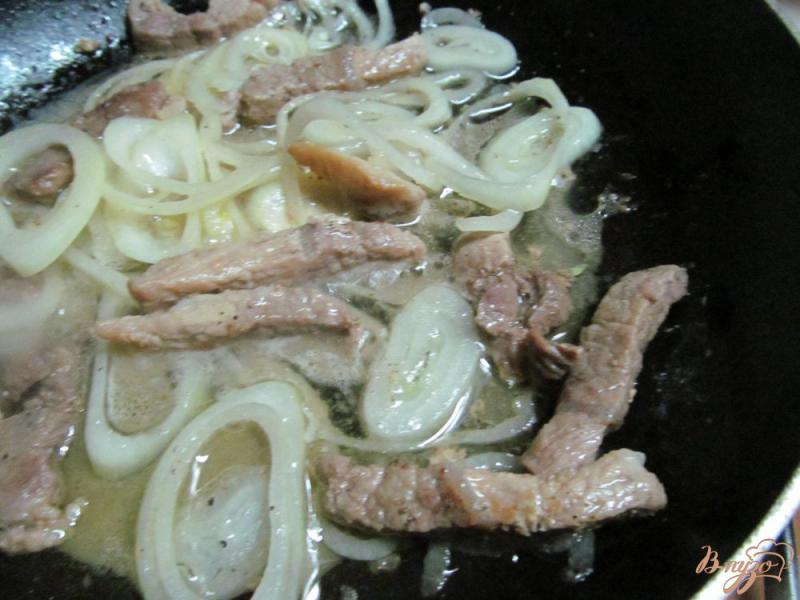 Фото приготовление рецепта: Кислая капуста со свининой в пиве шаг №4