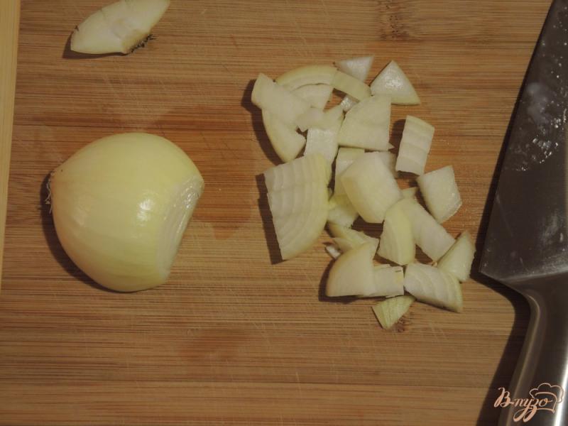 Фото приготовление рецепта: Куриная печень с фасолью в томатном соусе шаг №4