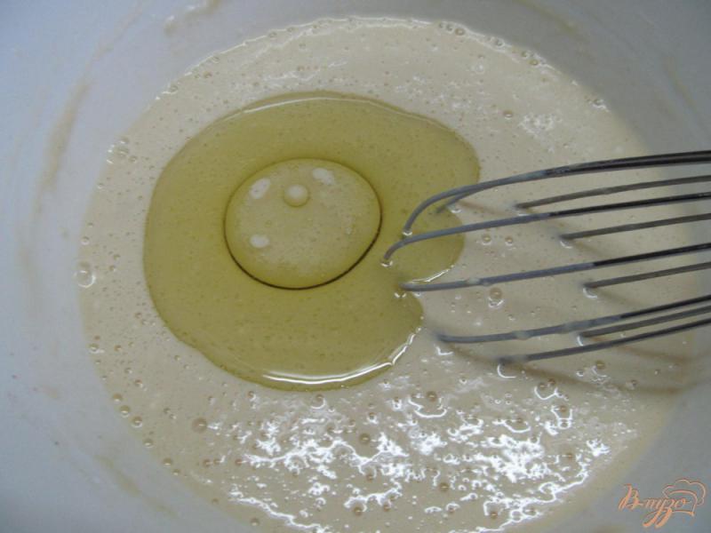Фото приготовление рецепта: Блинчики с маринованным луком и куриной грудинкой шаг №2