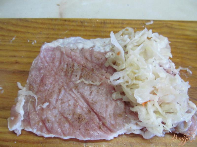 Фото приготовление рецепта: Свиные отбивные фаршированные квашеной капустой шаг №2