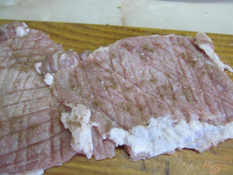 Фото приготовление рецепта: Свиные отбивные фаршированные квашеной капустой шаг №1