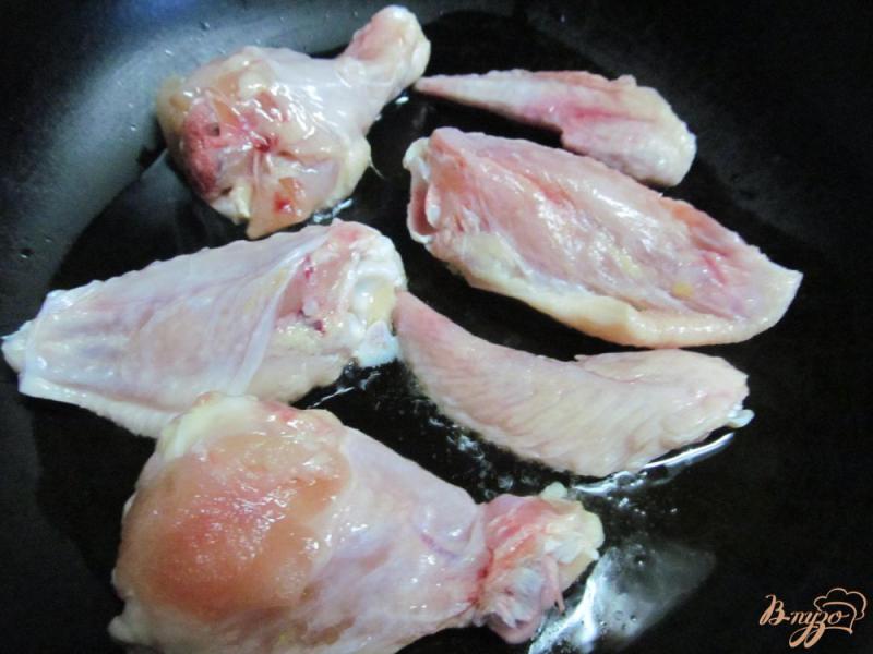 Фото приготовление рецепта: Рагу из куриных крыльев с репой тыквой и яблоком шаг №1