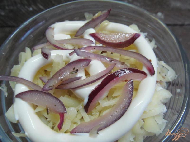 Фото приготовление рецепта: Салат из гороха с курицей и сыром шаг №5