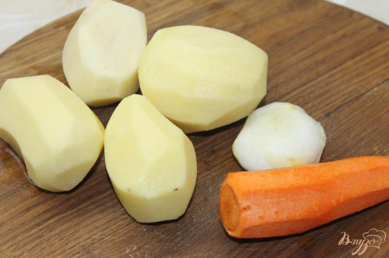 Фото приготовление рецепта: Постный тушенный картофель с овощами шаг №1