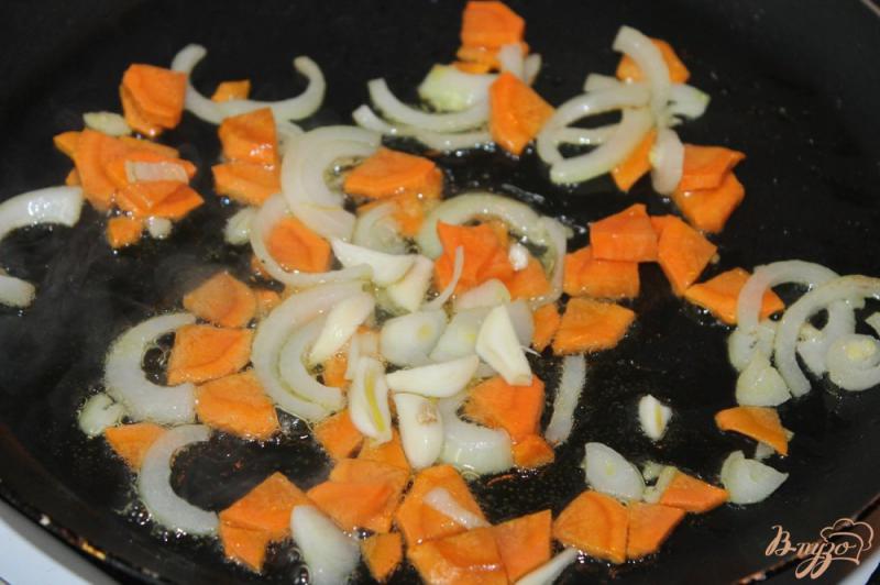 Фото приготовление рецепта: Постный тушенный картофель с овощами шаг №4