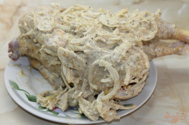 Фото приготовление рецепта: Запеченный маринованный цыпленок с картофелем шаг №4