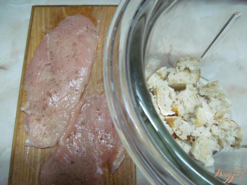 Фото приготовление рецепта: Куриные отбивные в хлебной корке шаг №1