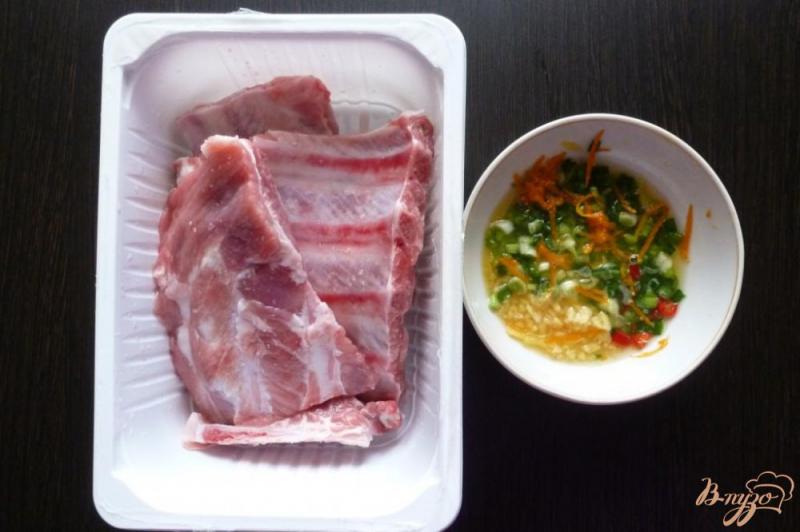 Фото приготовление рецепта: Свиные ребрышки в остром имбирно-цитрусовом соусе шаг №1