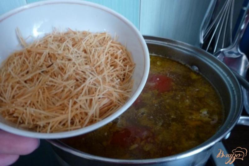 Фото приготовление рецепта: Суп из вешенок и вермишели шаг №5