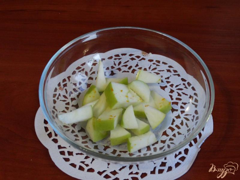 Фото приготовление рецепта: Фруктово-ягодный салат с гранолой и йогуртом шаг №1