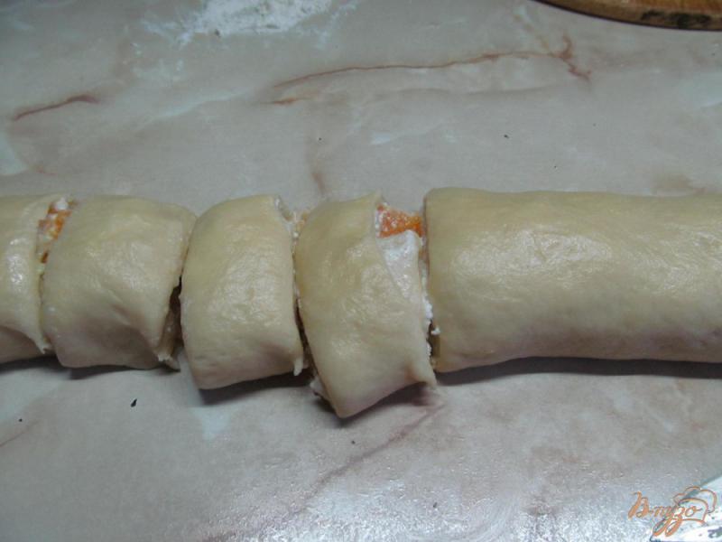 Фото приготовление рецепта: Булочки с творогом и мандарином шаг №7