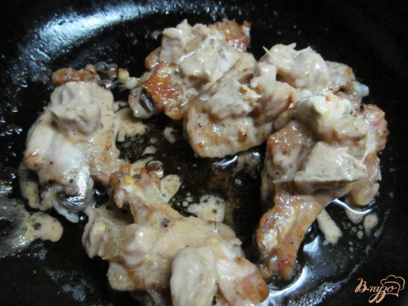 Фото приготовление рецепта: Куриные крылья под мандарином шаг №3