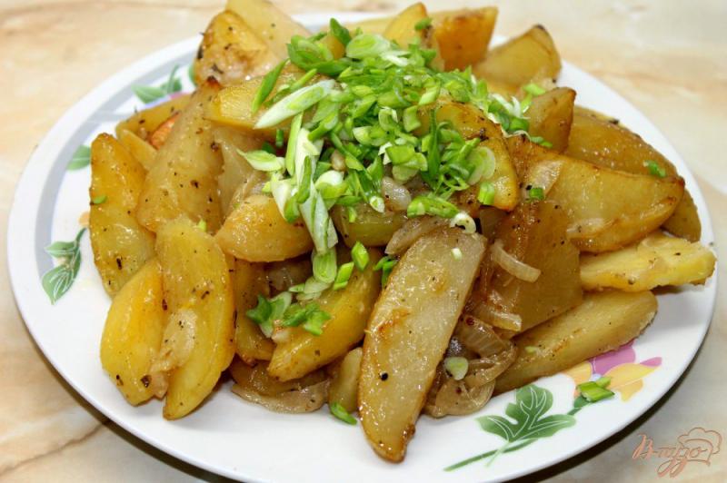 Фото приготовление рецепта: Картофель запеченный с соевым соусом шаг №7