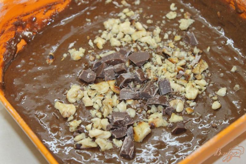 Фото приготовление рецепта: Шоколадный торт с фруктами шаг №6