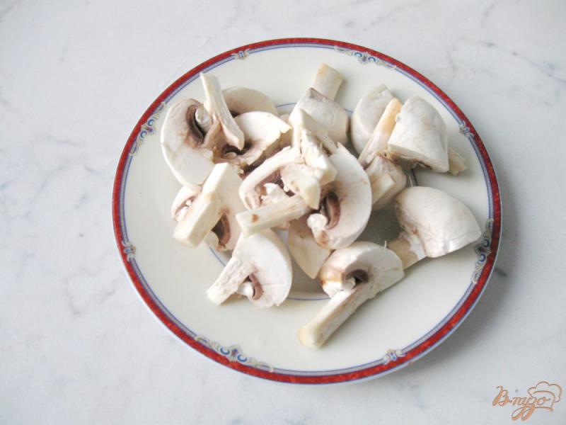 Фото приготовление рецепта: Тёплый салат с брюссельской капустой и грибами шаг №2