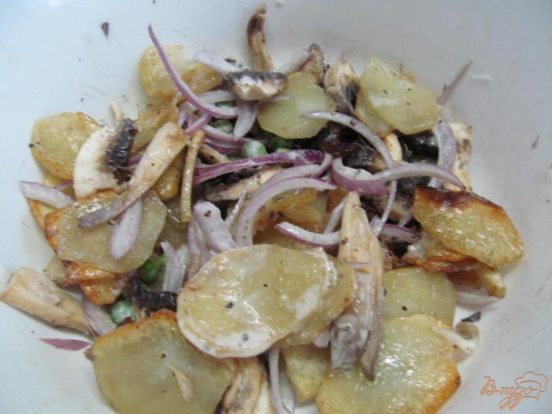 Фото приготовление рецепта: Салат с жареной картошкой шаг №6