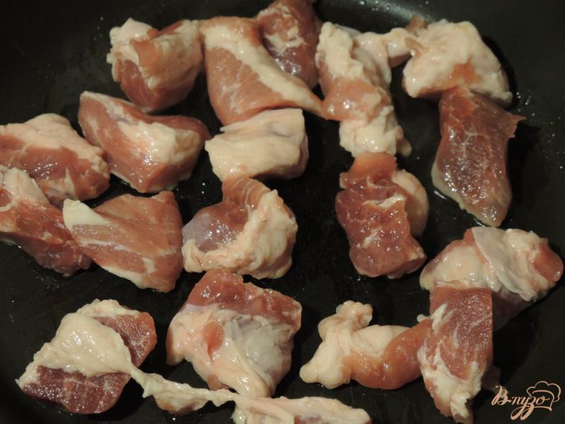 Фото приготовление рецепта: Борщ с двумя видами мяса шаг №3