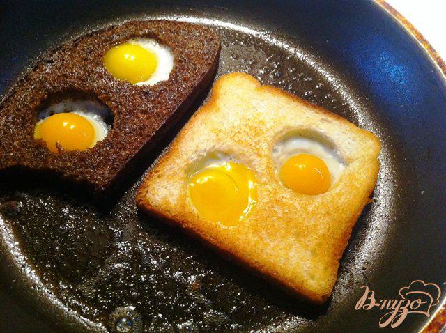 Фото приготовление рецепта: Завтрак из перепелиных яиц шаг №4