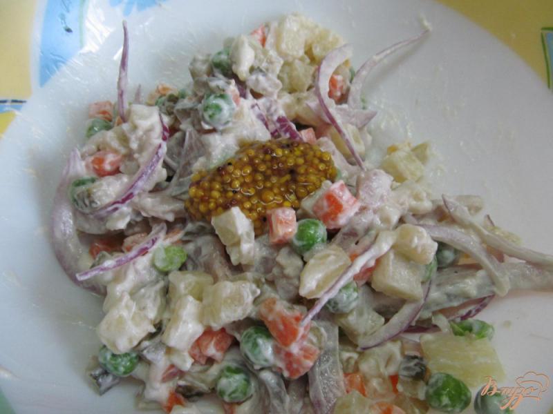 Фото приготовление рецепта: Салат из сельди с овощами шаг №4