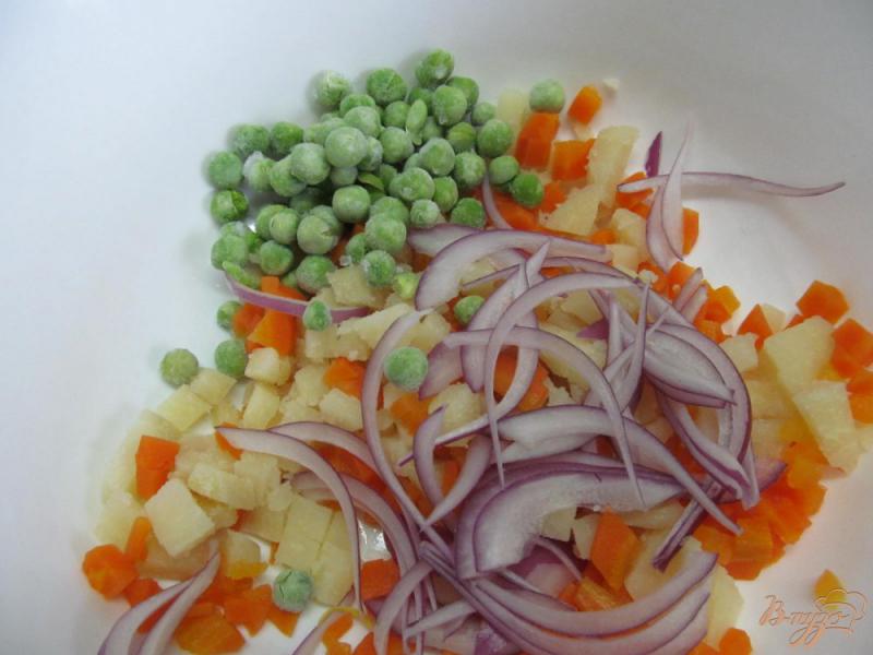 Фото приготовление рецепта: Салат из сельди с овощами шаг №1