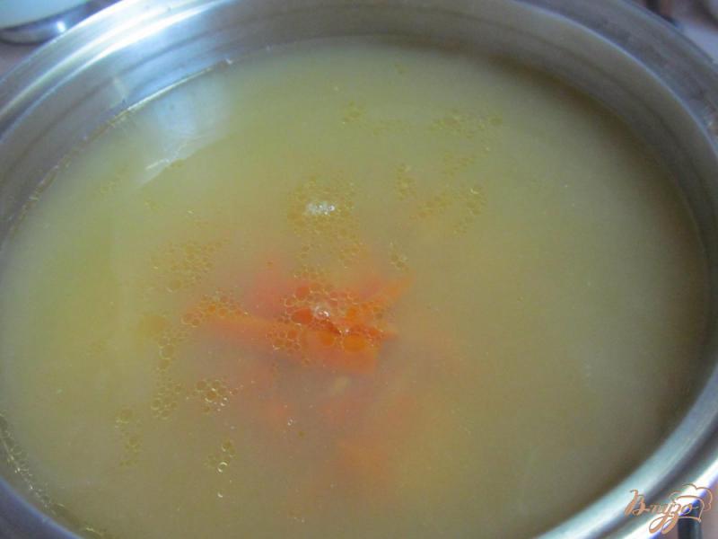 Фото приготовление рецепта: Суп на рыбном бульоне шаг №4