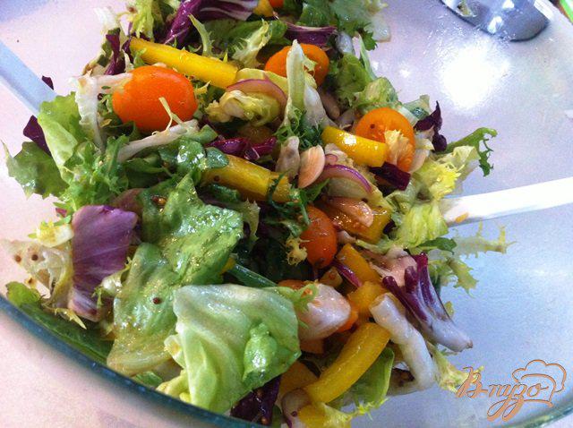 Фото приготовление рецепта: Салат из овощного микса и семги шаг №5