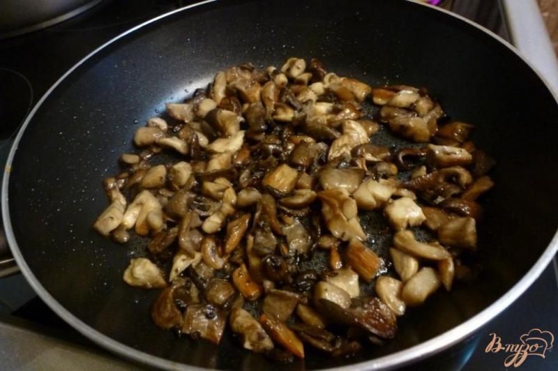Фото приготовление рецепта: Закуска с сельдью и грибами шаг №1