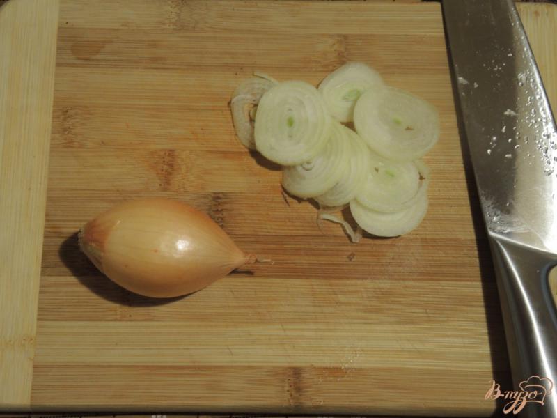 Фото приготовление рецепта: Салат из фасоли и огурцов шаг №2