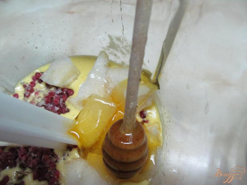 Фото приготовление рецепта: Смузи из апельсина дыни и малины шаг №5