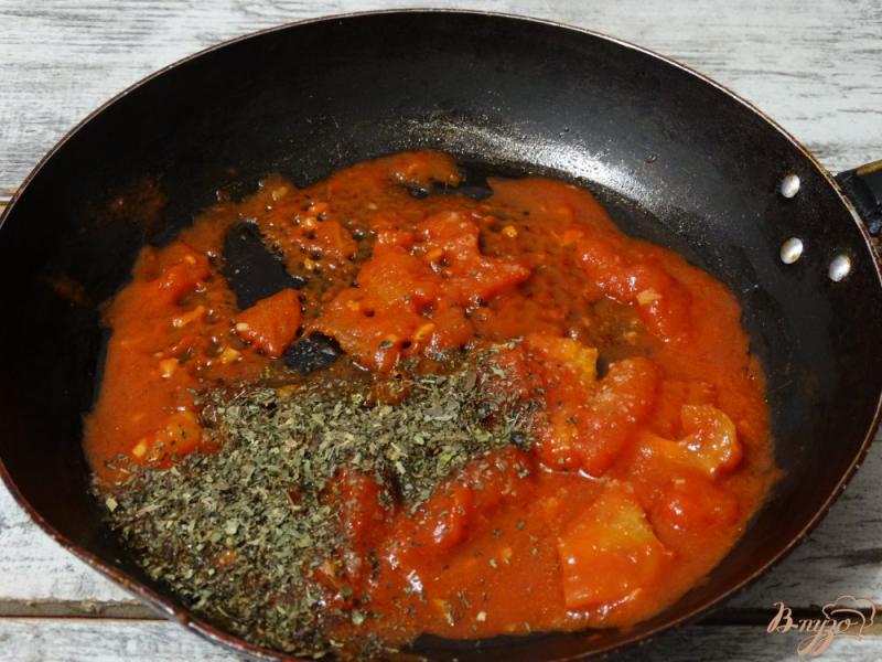 Фото приготовление рецепта: Паста с соусом суго ди помидоро шаг №3