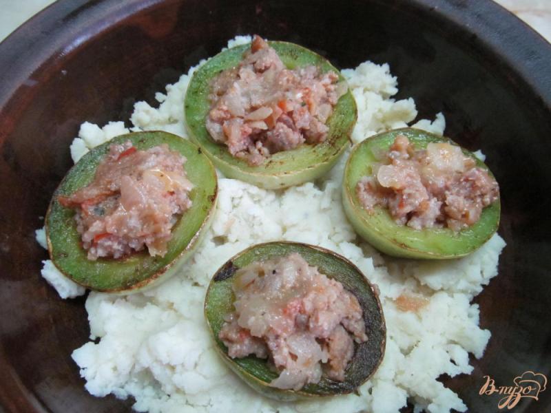 Фото приготовление рецепта: Картофельная запеканка с кабачком и мясом шаг №4