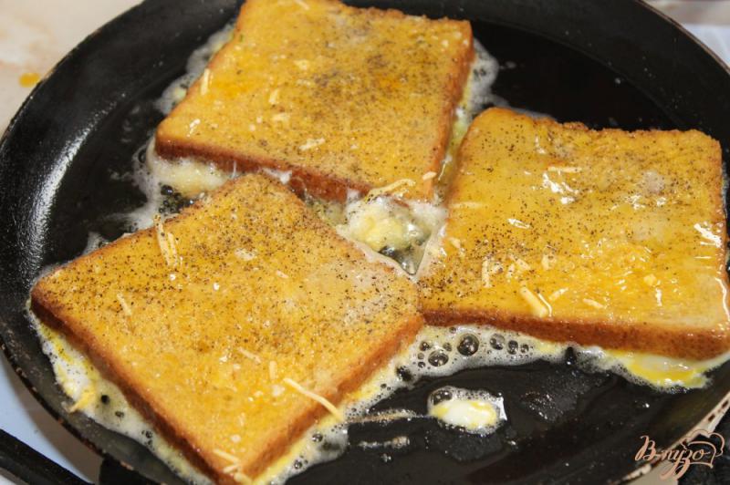 Фото приготовление рецепта: Сырные тосты с печеночным паштетом шаг №3