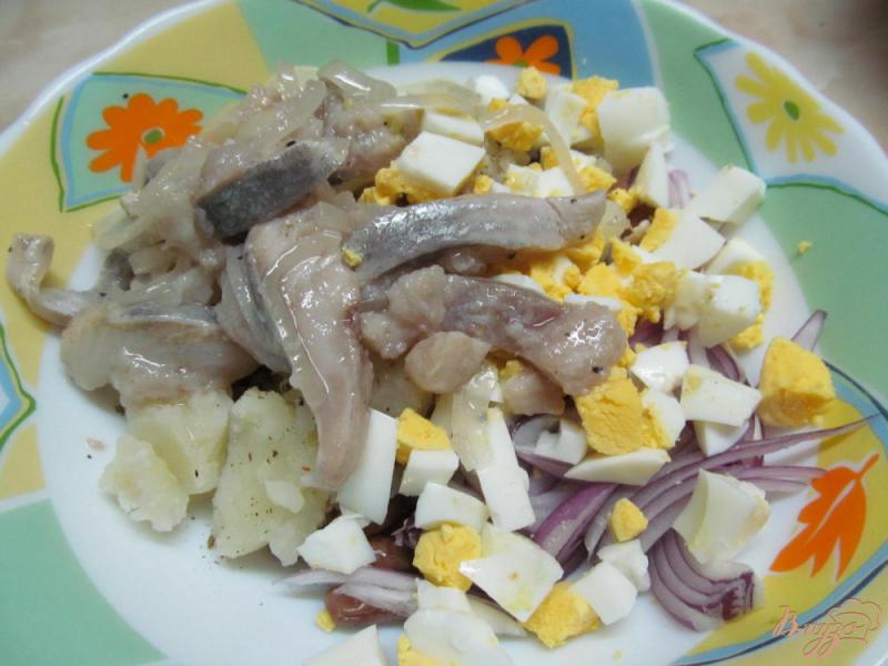 Фото приготовление рецепта: Картофельный салат с сельдью шаг №4