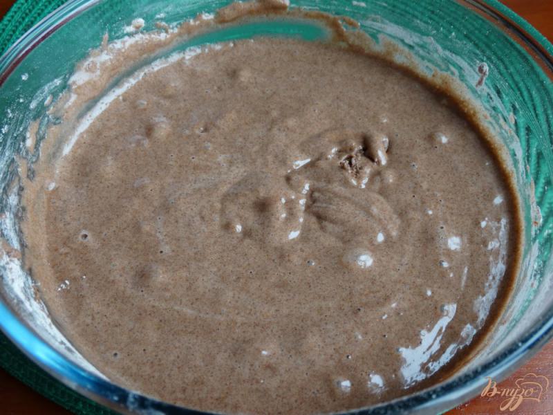 Фото приготовление рецепта: Шоколадные бисквитные пирожные шаг №6
