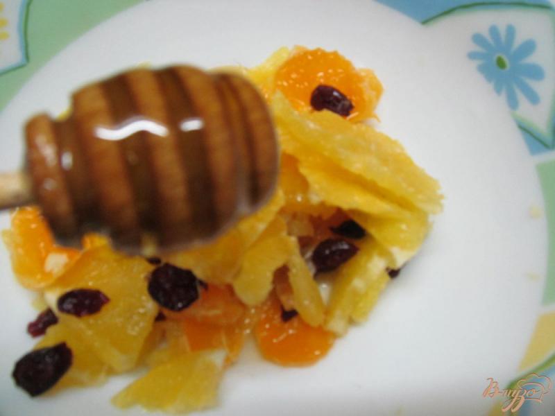 Фото приготовление рецепта: Салат из апельсина и мандарина шаг №3