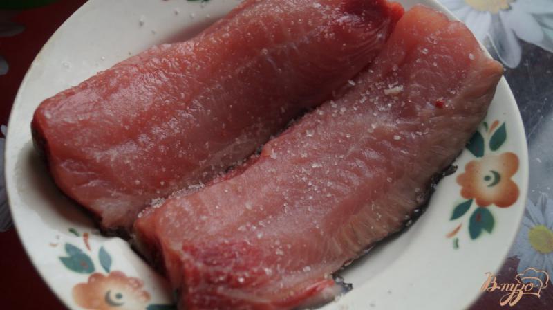 Фото приготовление рецепта: Вкусная рыбка запеченная в фольге в духовке шаг №1