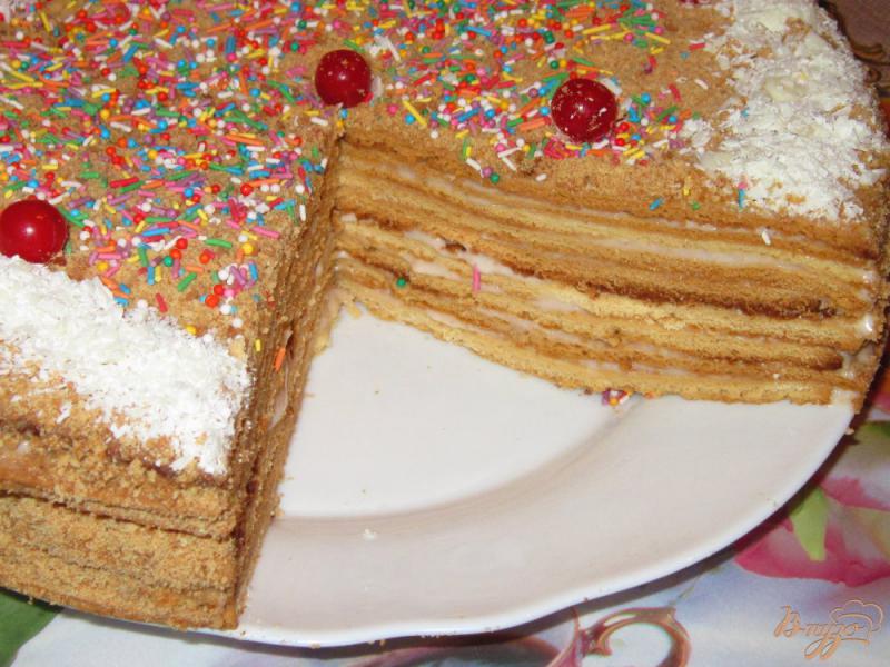 Фото приготовление рецепта: Торт «Медовик» с банановым кремом шаг №13