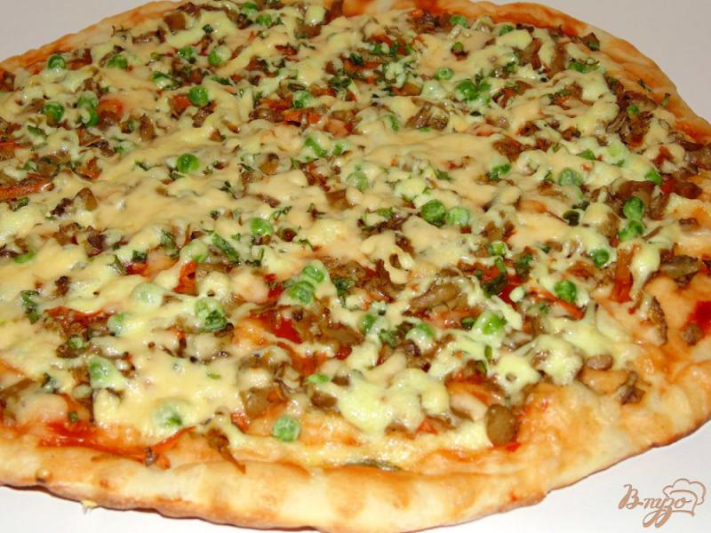 Фото приготовление рецепта: Пицца с вешенками шаг №9
