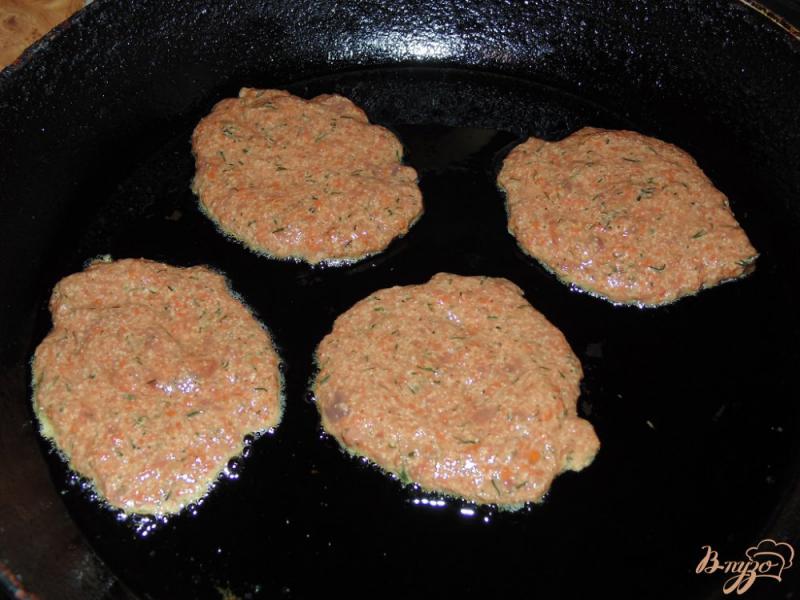 Фото приготовление рецепта: Котлеты из говяжьей печени с зеленью шаг №5