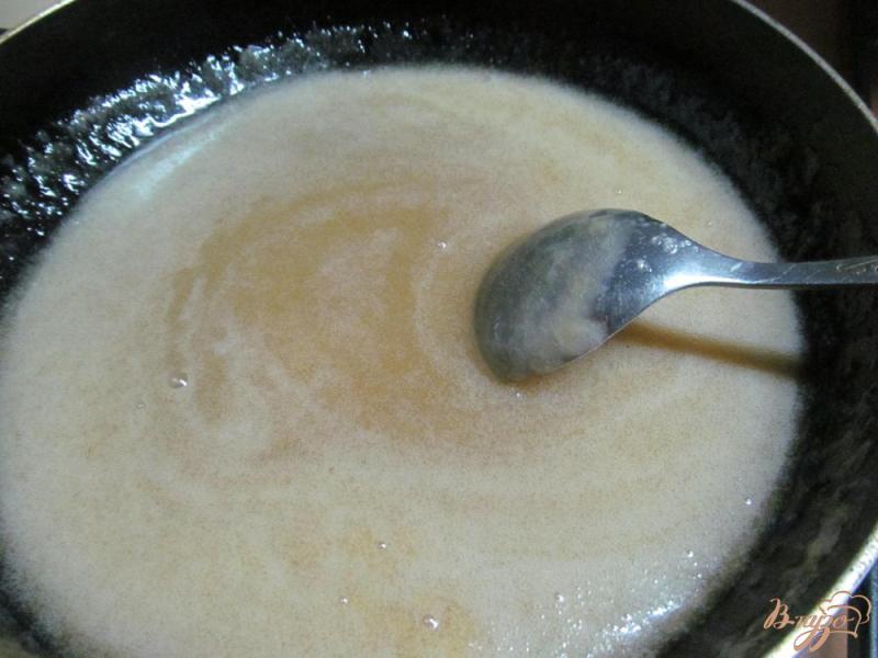 Фото приготовление рецепта: Домашний карамельный соус шаг №4