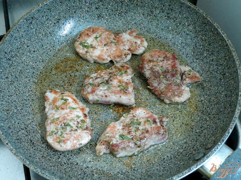 Фото приготовление рецепта: Свиная вырезка с розмарином шаг №5