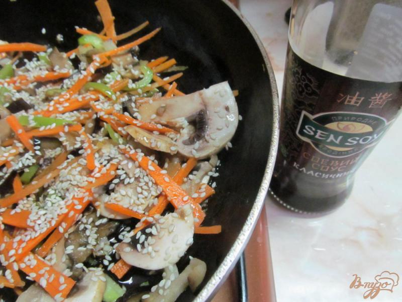 Фото приготовление рецепта: Салат из рисовой лапши с овощами и курицей шаг №6