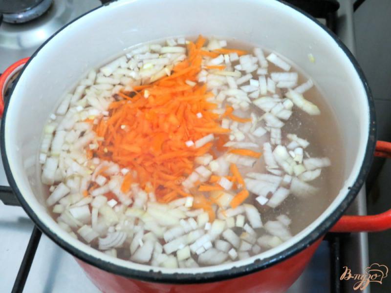 Фото приготовление рецепта: Польский томатный суп (Zupa pomidorowa) шаг №5