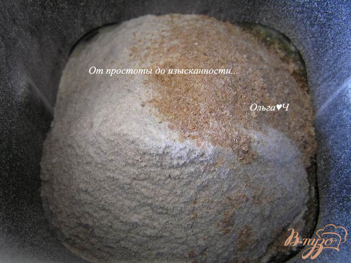 Фото приготовление рецепта: Ржаной хлеб с оливковым маслом и укропом шаг №2