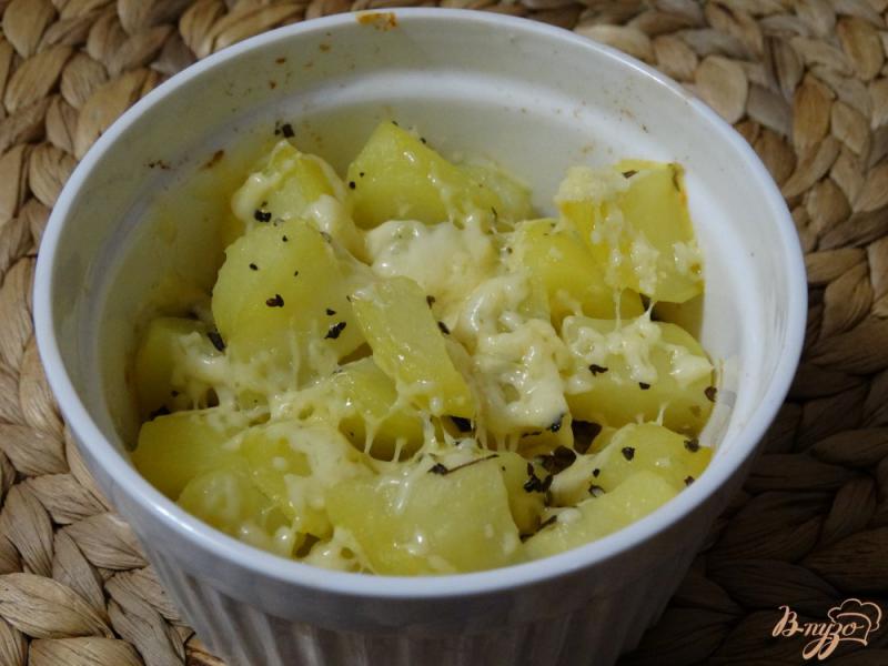 Фото приготовление рецепта: Горбуша запеченная с картофелем и сыром шаг №5