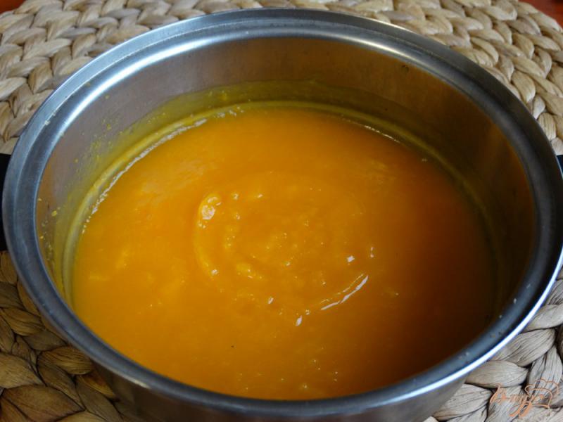 Фото приготовление рецепта: Тыквенный суп-пюре с шампиньонами шаг №3