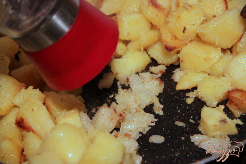 Фото приготовление рецепта: Картофель, запеченный без духовки шаг №5