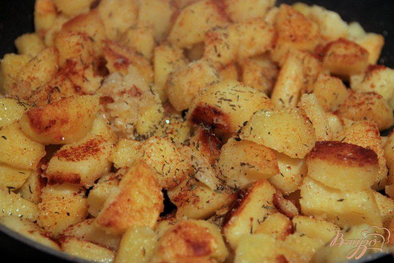 Фото приготовление рецепта: Картофель, запеченный без духовки шаг №6